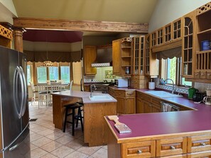 Microondas, horno, parrilla de estufa y lavavajillas 