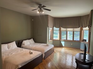 5 habitaciones, escritorio, tabla de planchar con plancha y wifi gratis 