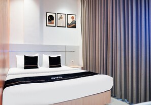 Standard Double Room | Free WiFi, bed sheets - Dancenter KR Hotel (Palembang)