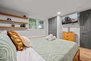 2 bedrooms, iron/ironing board, travel cot, free WiFi