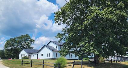 "Farmhouse on the Edge" a spacious farmhouse centrally located near AdamsvilleOH