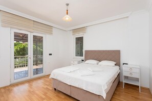 5 slaapkamers, een strijkplank/strijkijzer, wifi, beddengoed