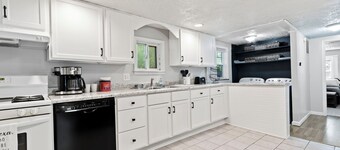 Cozy & Quiet Home Away From Home - 3 Bed, 2 Bath, 4 Beds!!