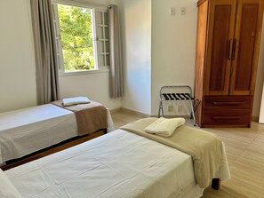 2 bedrooms, iron/ironing board, WiFi, bed sheets
