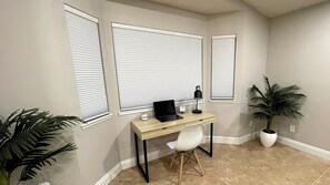 Interior - Relaxed Cozy Pool House (Bakersfield)