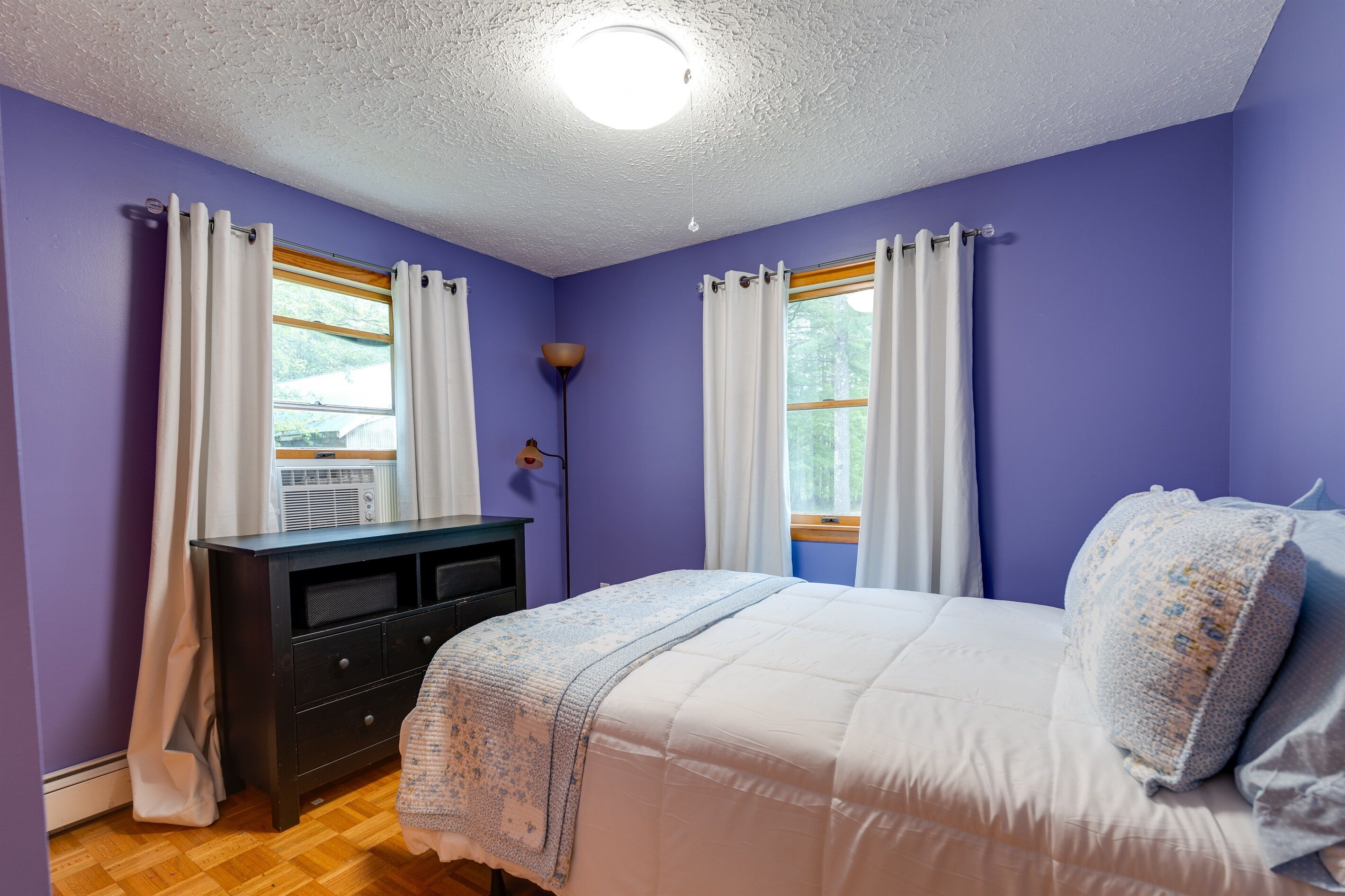 4 bedrooms, desk, iron/ironing board, WiFi