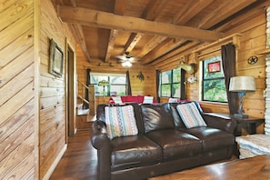 TV, fireplace - NEW! Frio Rivers Edge in the Heart of Hill Country (Leakey)
