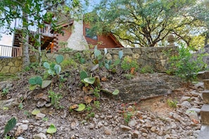 Property grounds - NEW! Frio Rivers Edge in the Heart of Hill Country (Leakey)