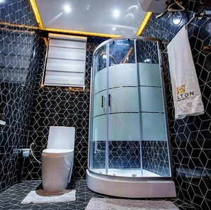 Bathroom - Milton Avenue Suites (Accra)