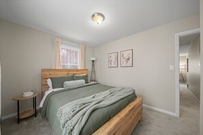 2 bedrooms, internet, bed sheets