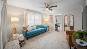 Smart TV - Kansas City Quiet Cottage (Kansas City)
