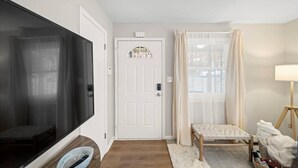 2 bedrooms, desk, free WiFi, bed sheets - Kansas City Quiet Cottage (Kansas City)