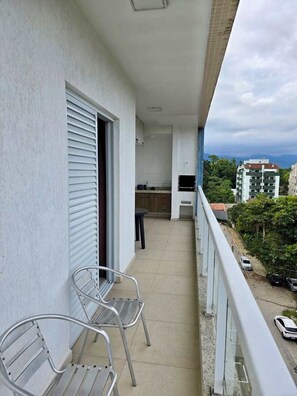 Property grounds - FOURTH FLOOR SEA VIEW WITH HEATED OUTDOOR POOL. (Praia Grande Ubatuba)