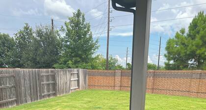 Spacious 4-bedroom house in fantastic Katy with AC