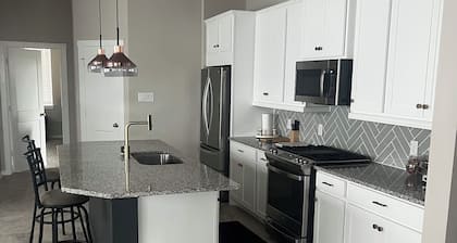 Spacious 4-bedroom house in fantastic Katy with AC