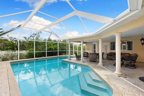 Central Home in Marco Paradise - Quick to public BEACH