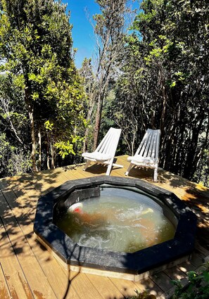 Chalet | Outdoor spa tub