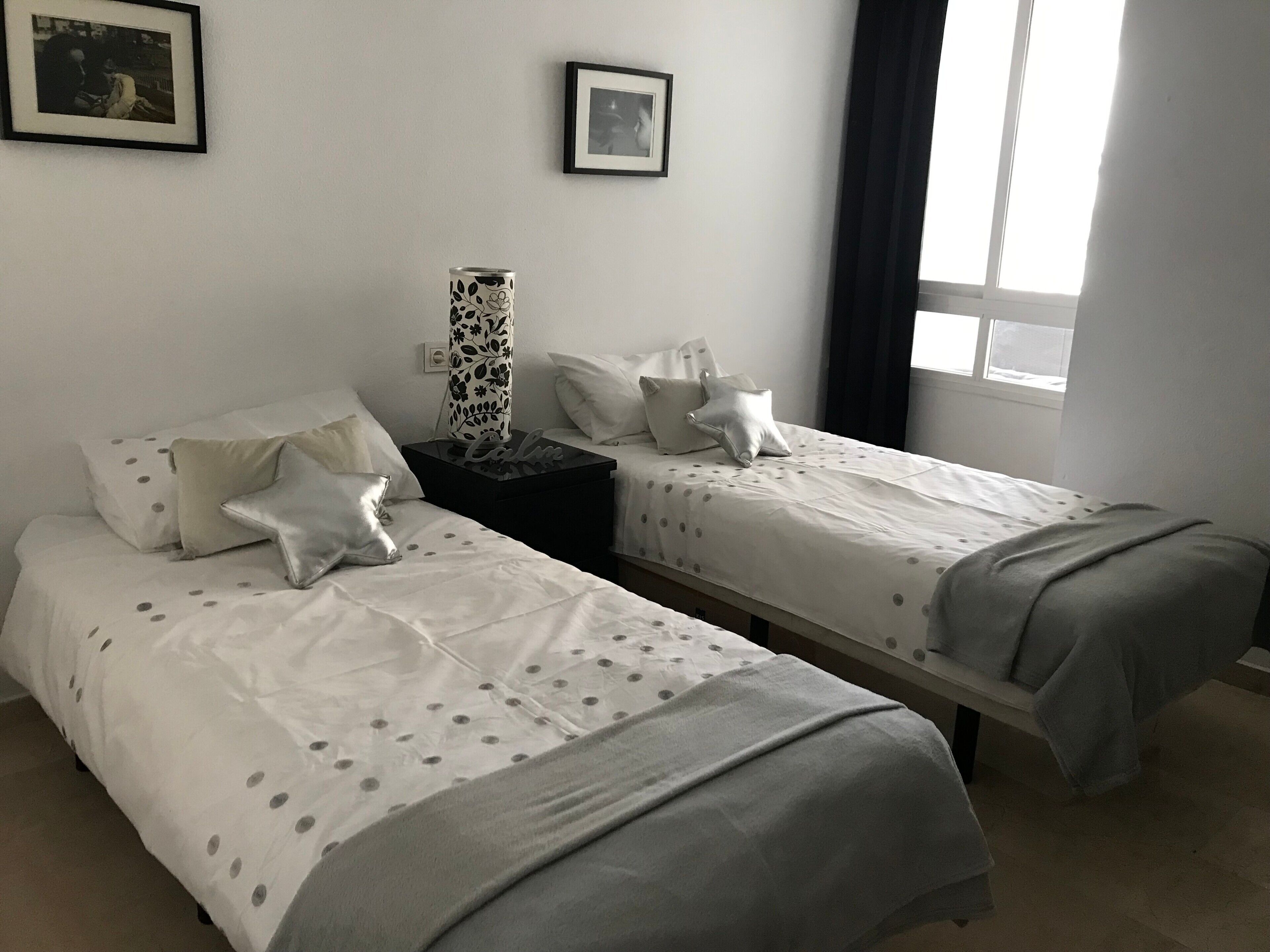 2 makuuhuonetta, silitysrauta/-lauta, Wi-Fi, vuodevaatteet