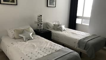 2 makuuhuonetta, silitysrauta/-lauta, Wi-Fi, vuodevaatteet