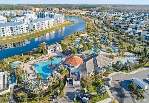 Elegant Townhouse 4Beds/4Baths/Pool/18 Min Disney