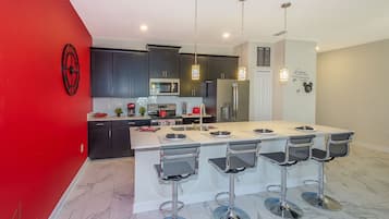 冰箱、微波炉、烤箱、洗碗机