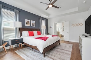 4 habitaciones, tabla de planchar con plancha, wifi y ropa de cama 