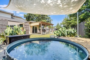 Pool - 4-bedroom house in East Austin with Hot tub, Cowboy pool, Game room, and Firepit (Austin)