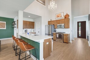 電子レンジ、オーブン、コンロ、食器洗い機