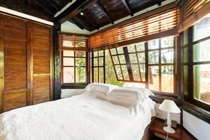 4 habitaciones, tabla de planchar con plancha y wifi 