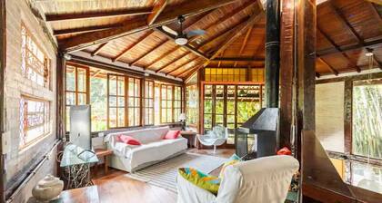 Charming Camburi House 5 minutes from the beach