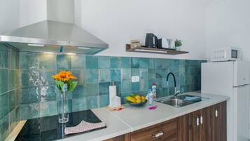 Fridge, microwave, stovetop, coffee/tea maker