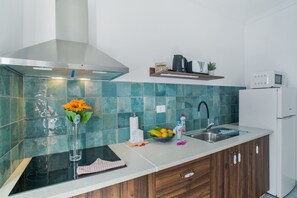 Fridge, microwave, stovetop, coffee/tea maker