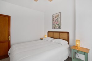 2 bedrooms, iron/ironing board, WiFi, bed sheets