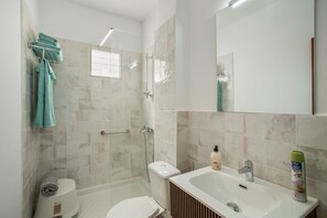 Shower, hair dryer, towels - Vacation 'Danoe 5' with Mountain View, Private Terrace and Wi-Fi (Mogán)