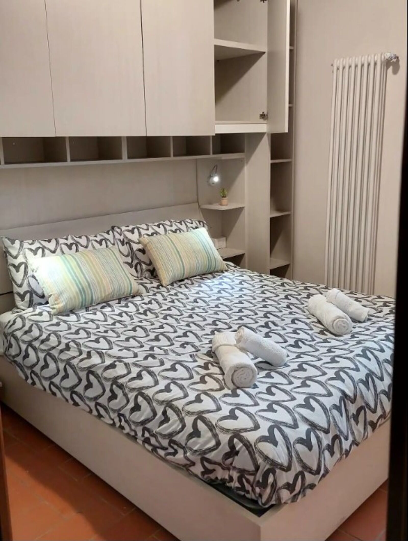 1 habitación, tabla de planchar con plancha, wifi y ropa de cama 