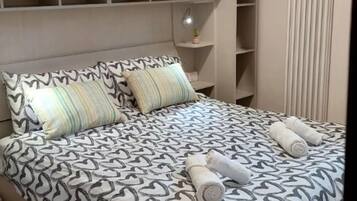 1 habitación, tabla de planchar con plancha, wifi y ropa de cama