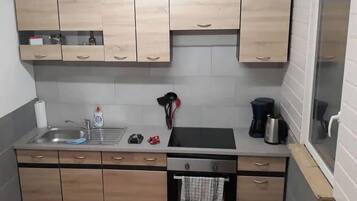 Mikrowelle, Ofen, Herdplatte, Geschirrspüler