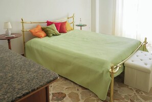 1 bedroom, iron/ironing board, Internet, bed sheets - 2 km from the center of Palermo - well served residential area! (Palermo)