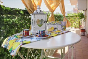 Outdoor dining - 2 km from the center of Palermo - well served residential area! (Palermo)