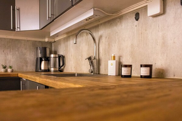 Fridge, stovetop, dishwasher, coffee/tea maker - Charming 2BR Tromso Home Wi-Fi & heater (Tromsø)