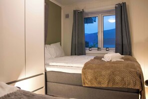 Unclassified image, 5 of 52, button - Charming 2BR Tromso Home Wi-Fi & heater (Tromsø)