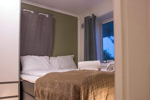 Unclassified image, 4 of 52, button - Charming 2BR Tromso Home Wi-Fi & heater (Tromsø)