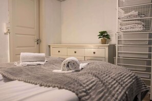 Unclassified image, 2 of 52, button - Charming 2BR Tromso Home Wi-Fi & heater (Tromsø)