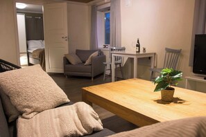 Unclassified image, 3 of 52, button - Charming 2BR Tromso Home Wi-Fi & heater (Tromsø)