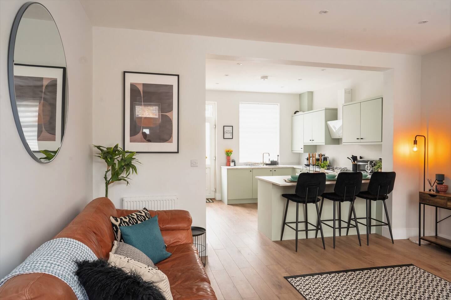 Televisión y oficina 