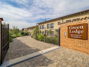 Apartment, Smoking | 4 bedrooms