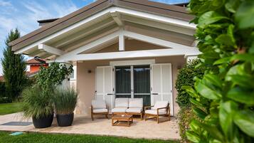 Apartment, Smoking | 4 bedrooms