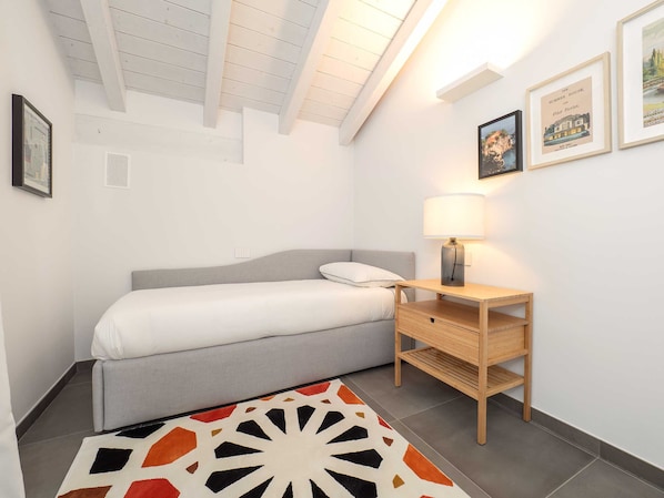 Apartment, Smoking | 4 bedrooms