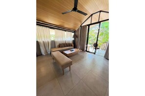 Living area - Hana Villa 2BR with huge pool (Bali)