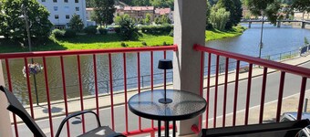 1-Bedroom Apartment with River View - Bohemian Paradise/Free Bikes